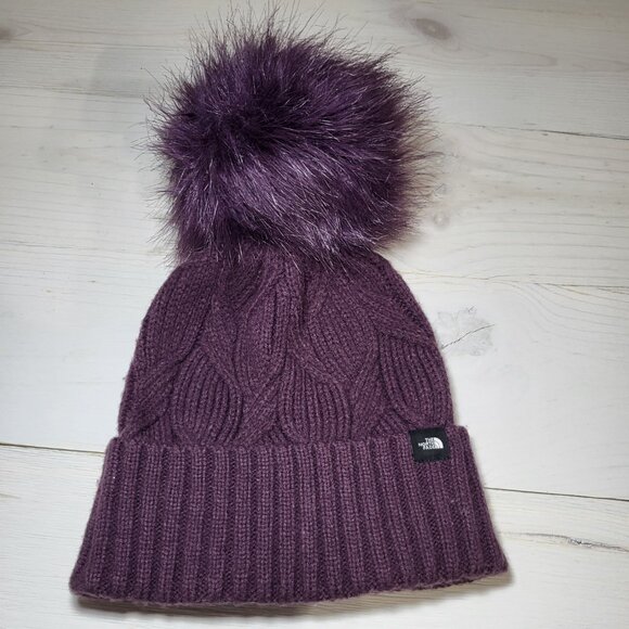 THE NORTH FACE cable knit pom pom stocking hat. - Picture 1 of 3